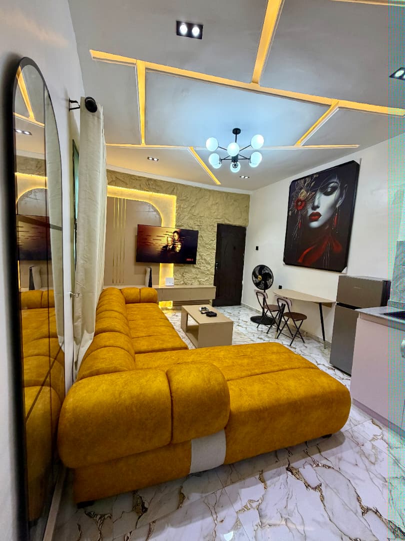 The Calisto · Gbagada · interior photograph 2