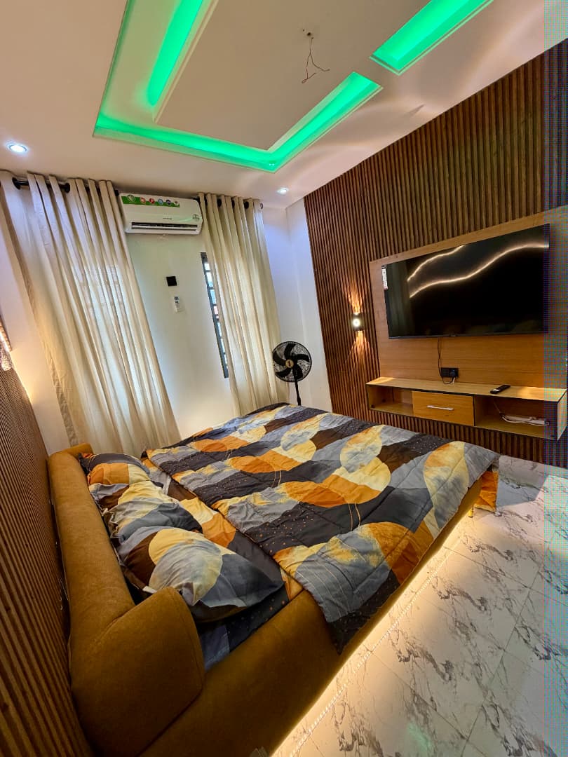 The Calisto · Gbagada · interior photograph 5